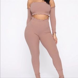Cute Two piece mauve set. Loved it